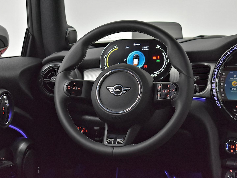 Foto do veículo MINI COOPER  S ELETRIC 2024 11.180 KM 179.000,00