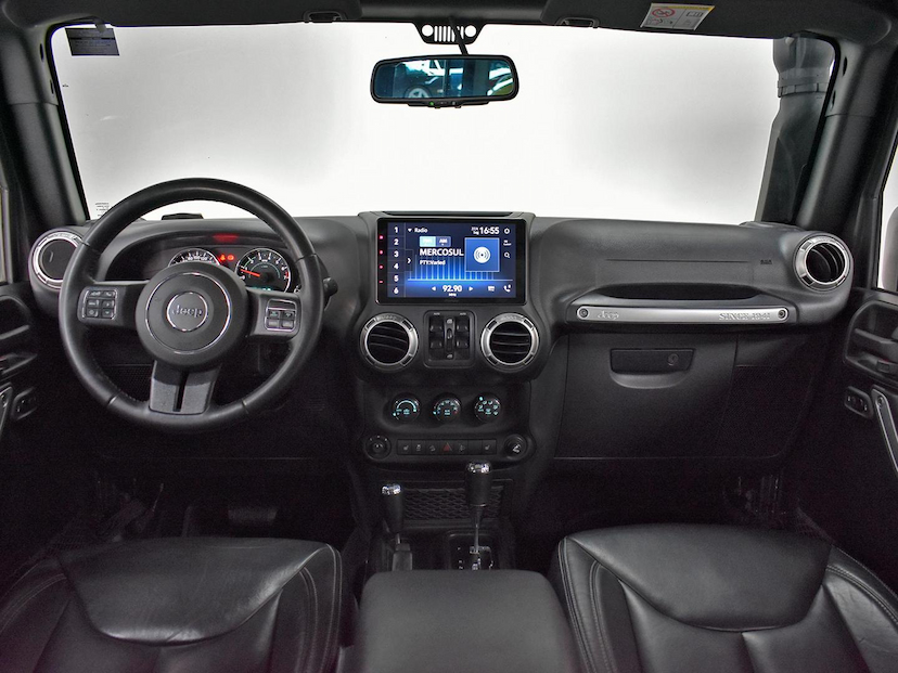Foto do veículo JEEP WRANGLER  UNLIMITED SAHARA 3.6 V6 4P 2018 26.020 KM 310.000,00