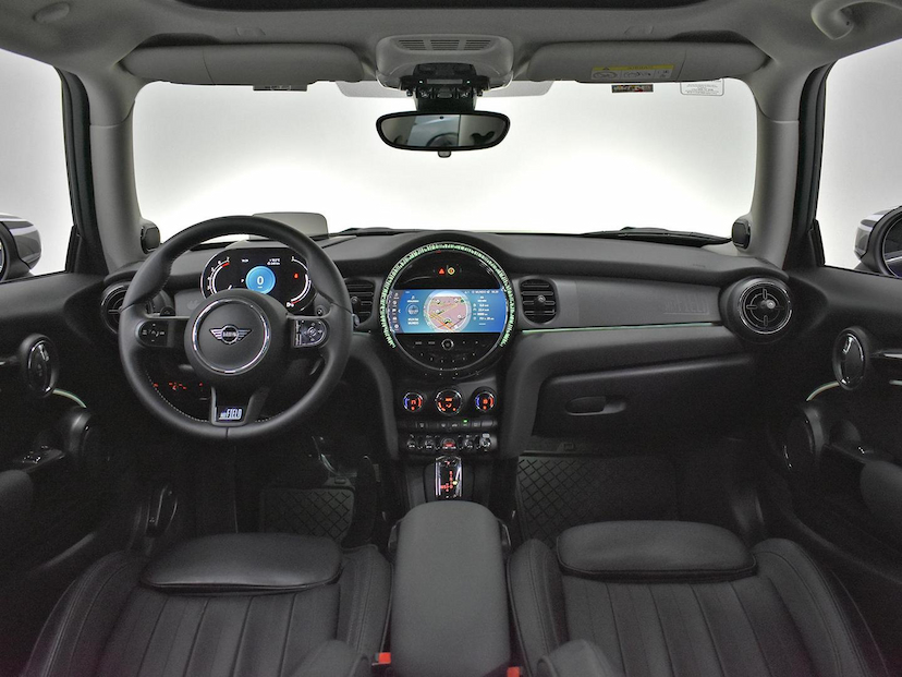 Foto do veículo MINI COOPER  S MAYFIELD EDITION 2.0 TB. 3P AUT 2024 16.100 KM 215.000,00