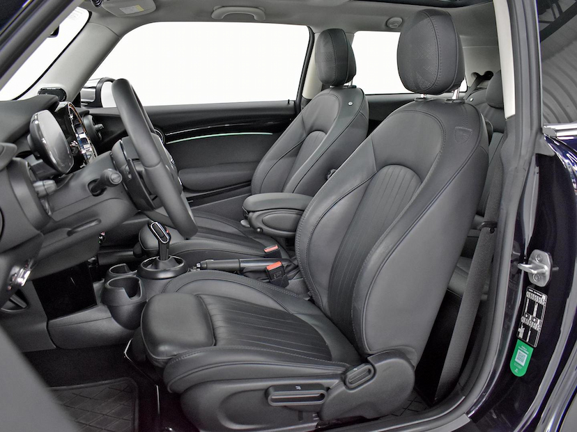 Foto do veículo MINI COOPER  S MAYFIELD EDITION 2.0 TB. 3P AUT 2024 16.100 KM 215.000,00