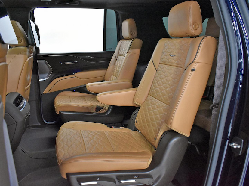 Foto do veículo CADILLAC ESCALADE  ESV 6.2 V8 420 CV 2022 2022 17.235 KM 1.280.000,00