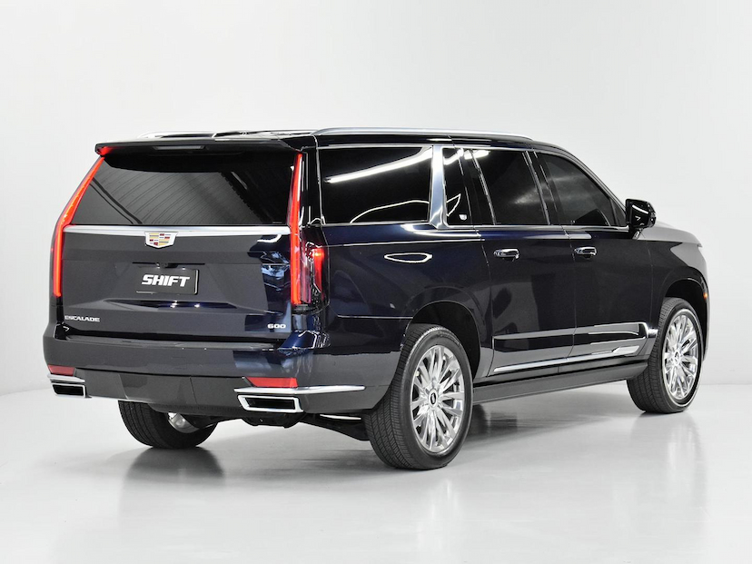 Foto do veículo CADILLAC ESCALADE  ESV 6.2 V8 420 CV 2022 2022 17.235 KM 1.280.000,00
