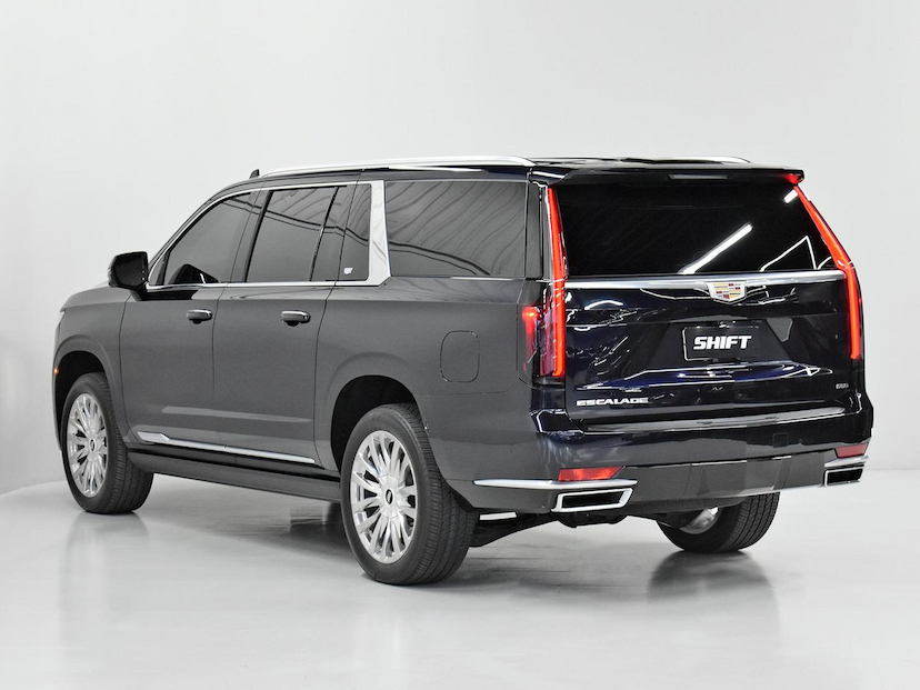 Foto do veículo CADILLAC ESCALADE  ESV 6.2 V8 420 CV 2022 2022 17.235 KM 1.280.000,00