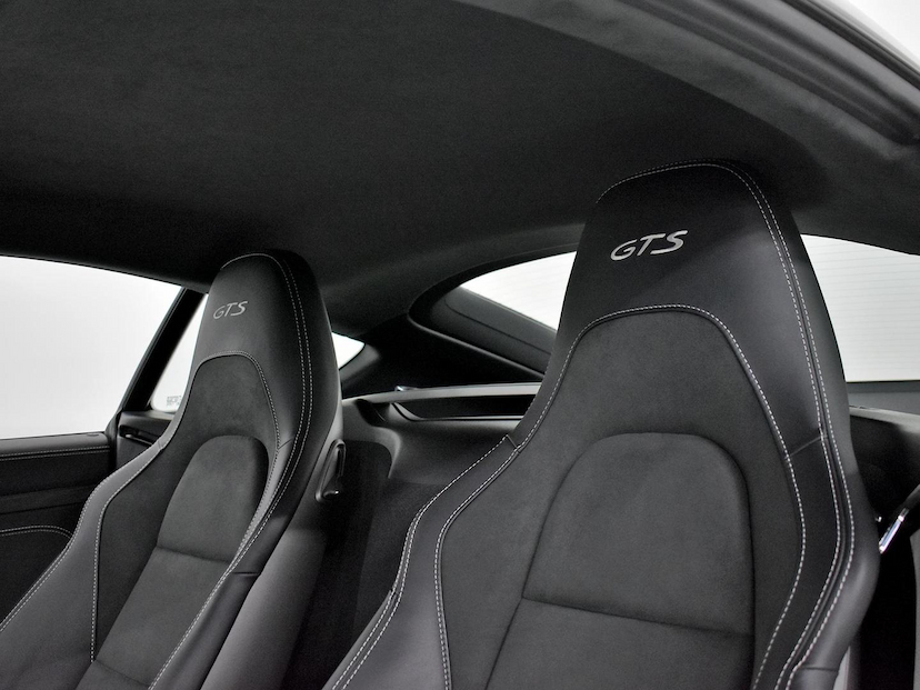 Foto do veículo PORSCHE CAYMAN  GTS 4.0 2025 1.230 KM 720.000,00
