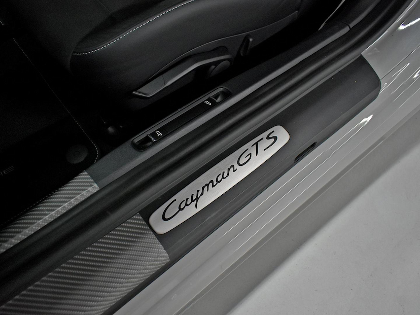 Foto do veículo PORSCHE CAYMAN  GTS 4.0 2025 1.230 KM 720.000,00