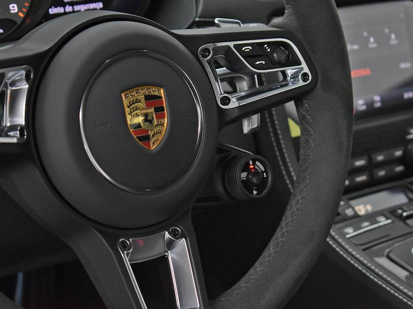Foto do veículo PORSCHE CAYMAN  GTS 4.0 2025 1.230 KM 720.000,00