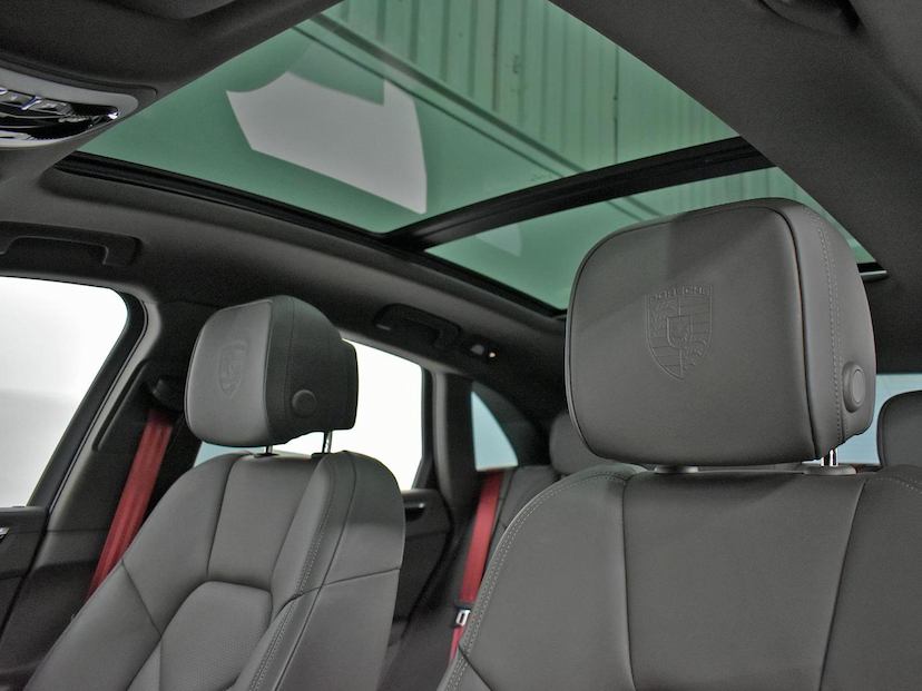 Foto do veículo PORSCHE MACAN  2.0 TURBO 2023 9.705 KM 495.000,00