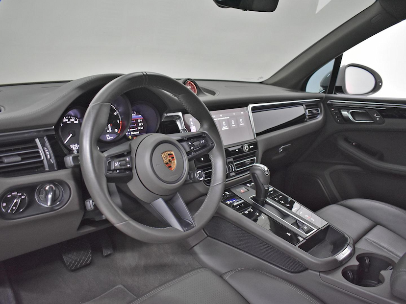 Foto do veículo PORSCHE MACAN  2.0 TURBO 2023 9.705 KM 495.000,00