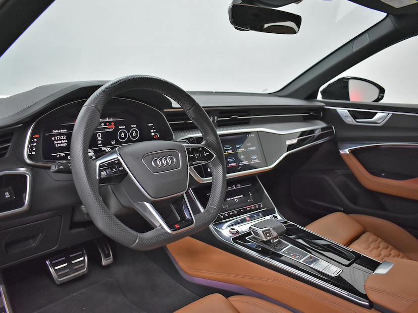 Foto do veículo AUDI RS6  4.0 AVANT TFSI BI-TB QUAT.TIP.(HIB.) 2023 16.905 KM 970.000,00