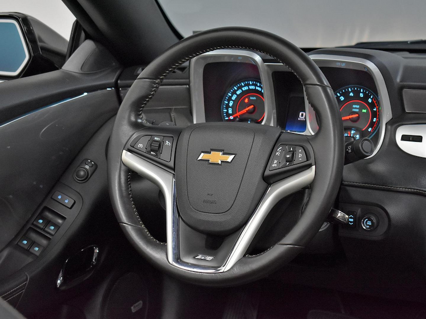 Foto do veículo CHEVROLET CAMARO  6.2 SS CONVERSÍVEL V8 GASOLINA 2P AUT 2015 59.670 KM 289.000,00
