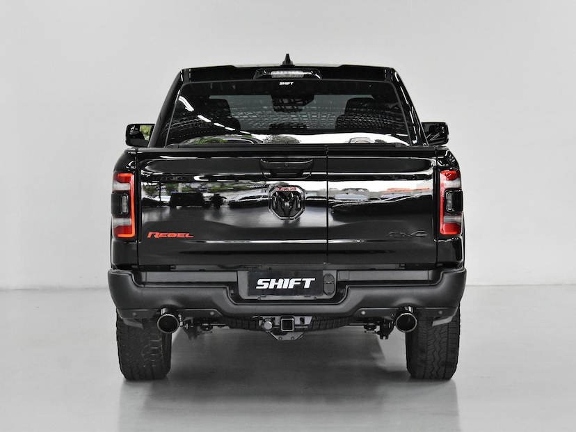 Foto do veículo RAM 1500  REBEL 5.7 HEMI CD V8 4X4 AUT. 2022 37.880 KM 420.000,00