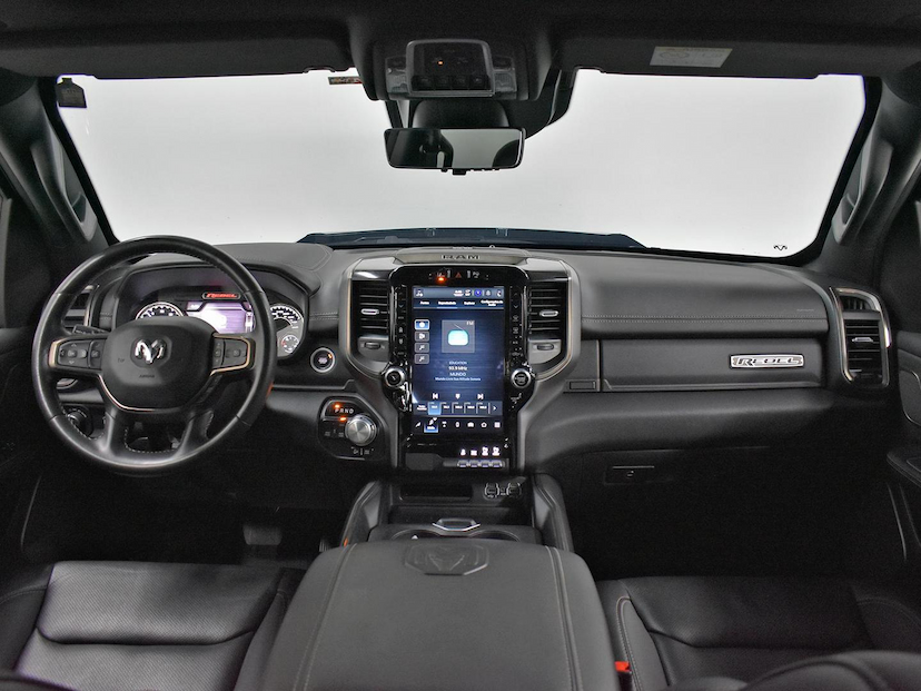 Foto do veículo RAM 1500  REBEL 5.7 HEMI CD V8 4X4 AUT. 2022 37.880 KM 420.000,00