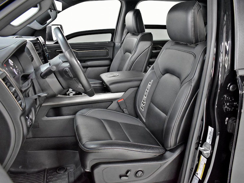 Foto do veículo RAM 1500  REBEL 5.7 HEMI CD V8 4X4 AUT. 2022 37.880 KM 420.000,00