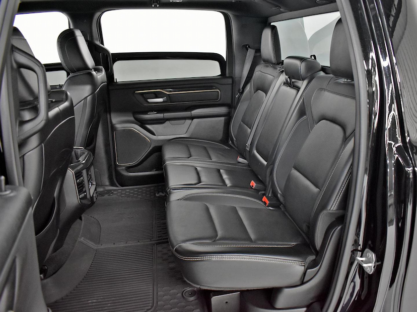 Foto do veículo RAM 1500  REBEL 5.7 HEMI CD V8 4X4 AUT. 2022 37.880 KM 420.000,00