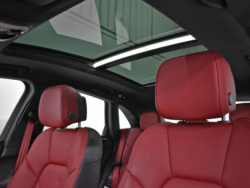 Foto do veículo PORSCHE MACAN  2.0 TURBO 2022 16.025 KM 430.000,00
