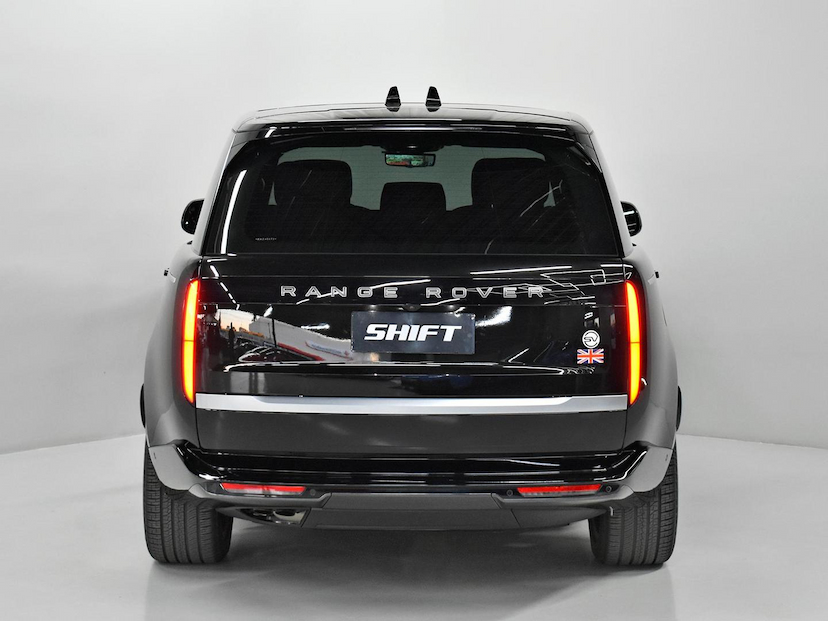 Foto do veículo LAND ROVER RANGE ROVER SV RANGE ROVER SV. 3.0 I6 TB DIE. (HíB.) 2024 3.680 KM 1.500.000,00
