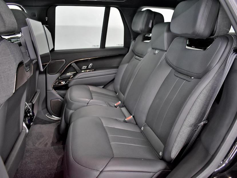 Foto do veículo LAND ROVER RANGE ROVER SV RANGE ROVER SV. 3.0 I6 TB DIE. (HíB.) 2024 3.680 KM 1.500.000,00