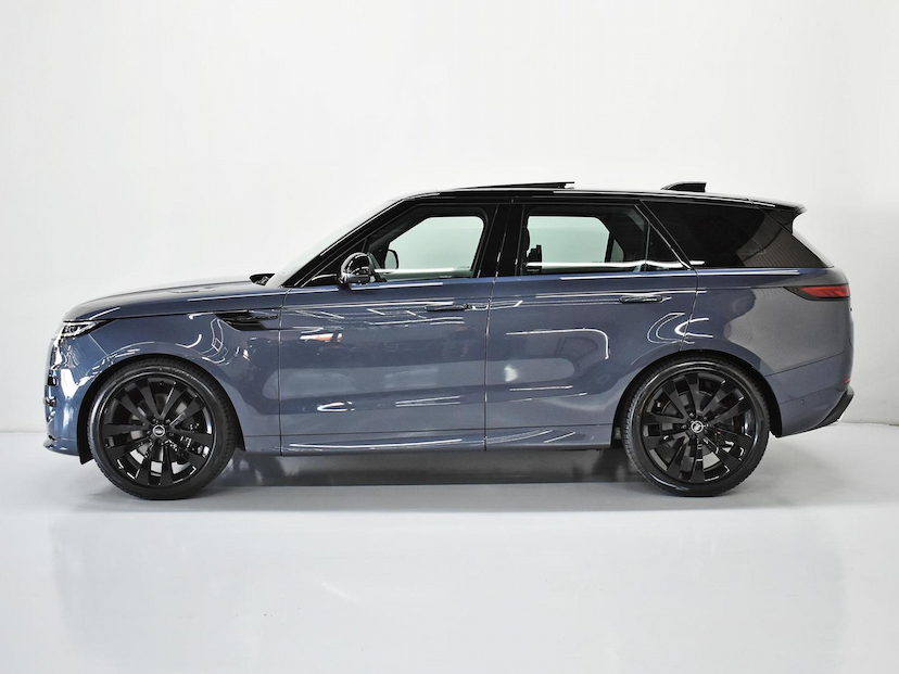 Foto do veículo LAND ROVER RANGE ROVER SV . FIRST. ED. 4.4 V8 TB 530CV AUT 2023 25.100 KM 830.000,00