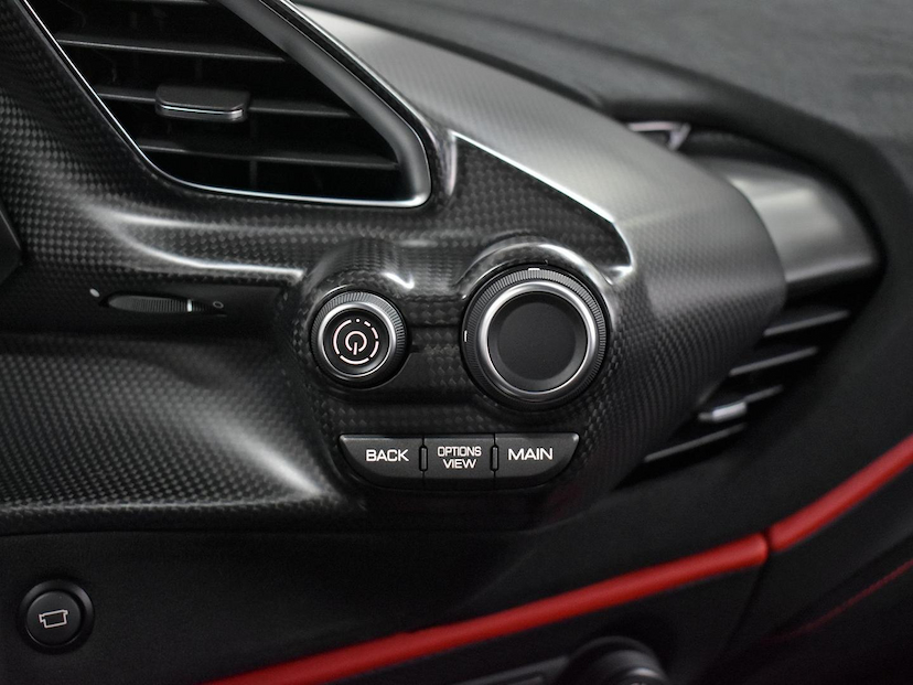 Foto do veículo FERRARI 488 GTB  PISTA 3.9 V8 720CV 2019 3.165 KM 5.600.000,00