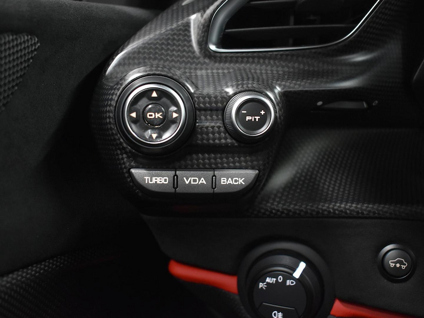 Foto do veículo FERRARI 488 GTB  PISTA 3.9 V8 720CV 2019 3.165 KM 5.600.000,00