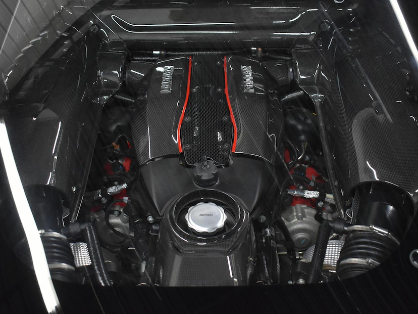 Foto do veículo FERRARI 488 GTB  PISTA 3.9 V8 720CV 2019 3.165 KM 5.600.000,00