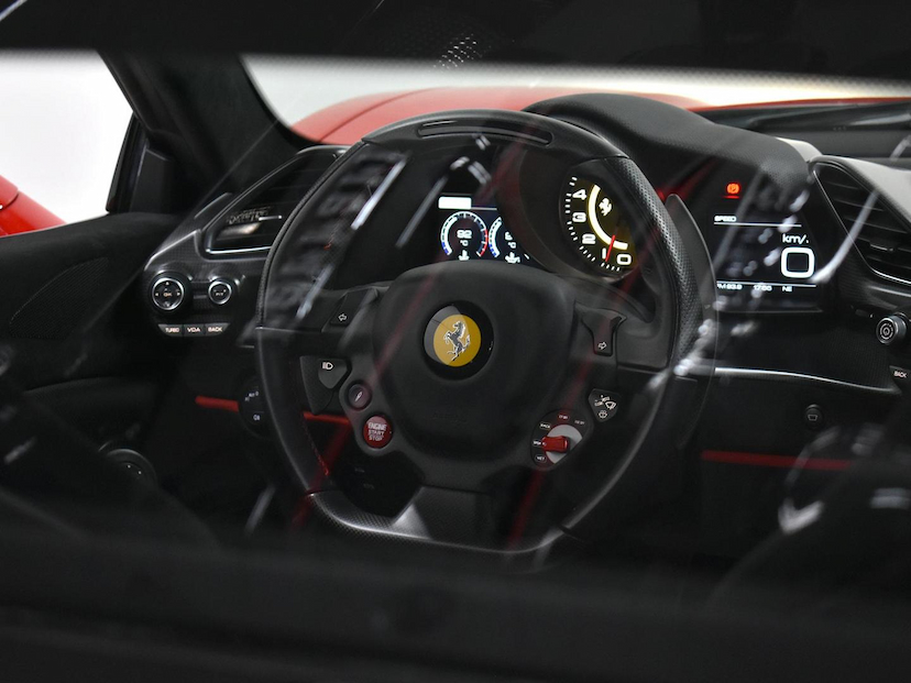 Foto do veículo FERRARI 488 GTB  PISTA 3.9 V8 720CV 2019 3.165 KM 5.600.000,00