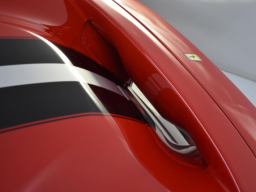 Foto do veículo FERRARI 488 GTB  PISTA 3.9 V8 720CV 2019 3.165 KM 5.600.000,00