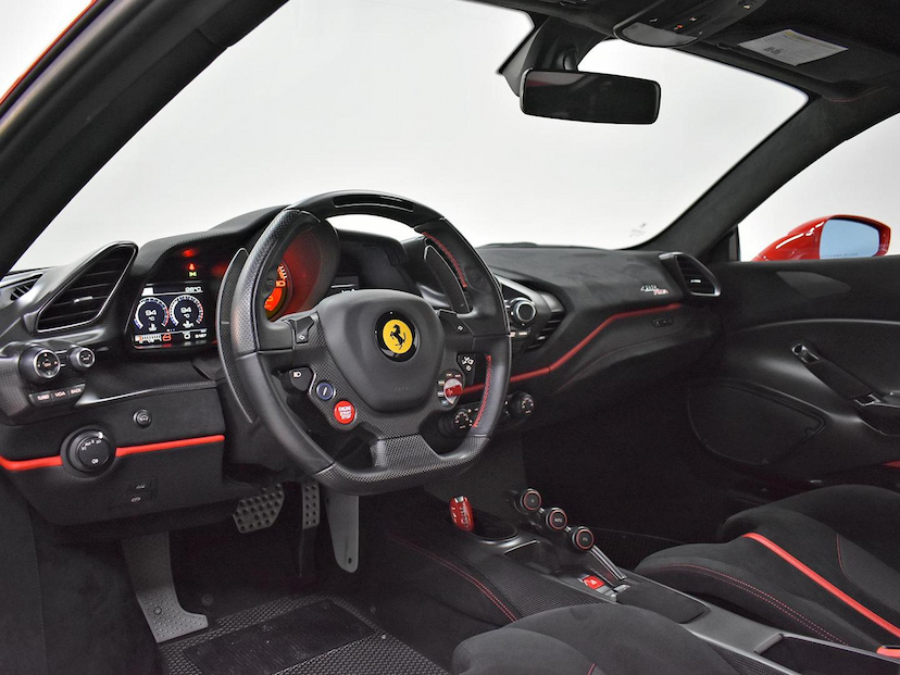 Foto do veículo FERRARI 488 GTB  PISTA 3.9 V8 720CV 2019 3.165 KM 5.600.000,00