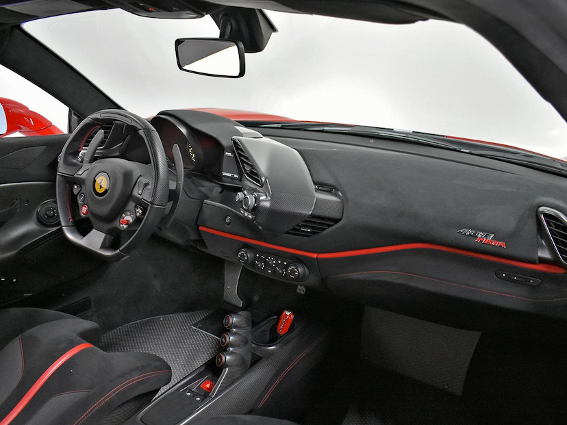 Foto do veículo FERRARI 488 GTB  PISTA 3.9 V8 720CV 2019 3.165 KM 5.600.000,00