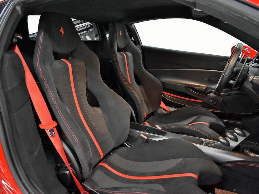 Foto do veículo FERRARI 488 GTB  PISTA 3.9 V8 720CV 2019 3.165 KM 5.600.000,00