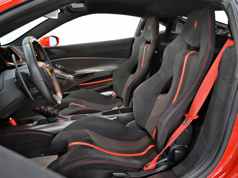 Foto do veículo FERRARI 488 GTB  PISTA 3.9 V8 720CV 2019 3.165 KM 5.600.000,00
