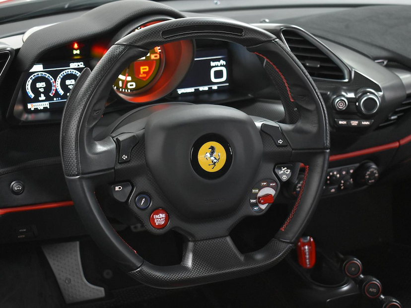 Foto do veículo FERRARI 488 GTB  PISTA 3.9 V8 720CV 2019 3.165 KM 5.600.000,00