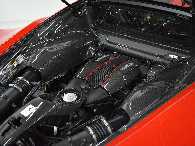 Foto do veículo FERRARI 488 GTB  PISTA 3.9 V8 720CV 2019 3.165 KM 5.600.000,00