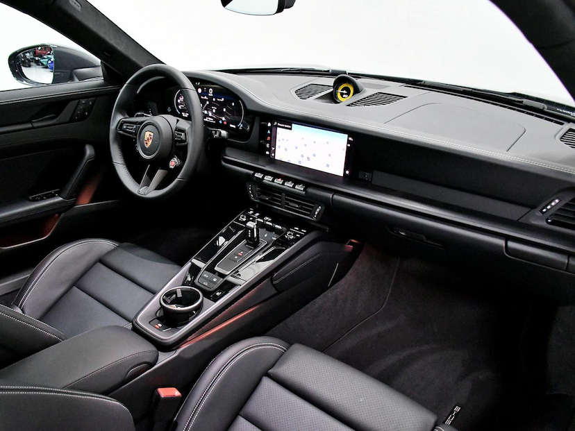 Foto do veículo PORSCHE 911  CARRERA GTS COUPE 3.6 992 2026 60 KM 1.430.000,00