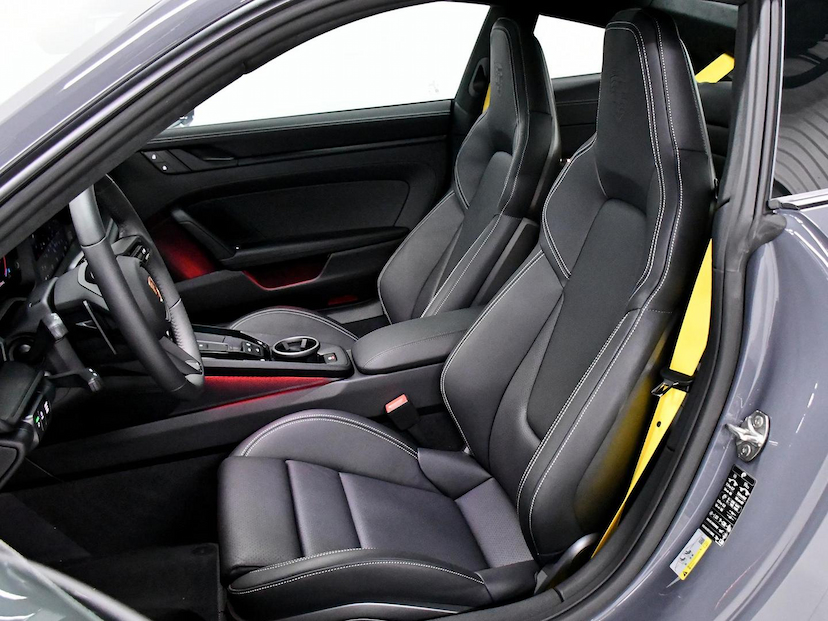 Foto do veículo PORSCHE 911  CARRERA GTS COUPE 3.6 992 2026 60 KM 1.430.000,00