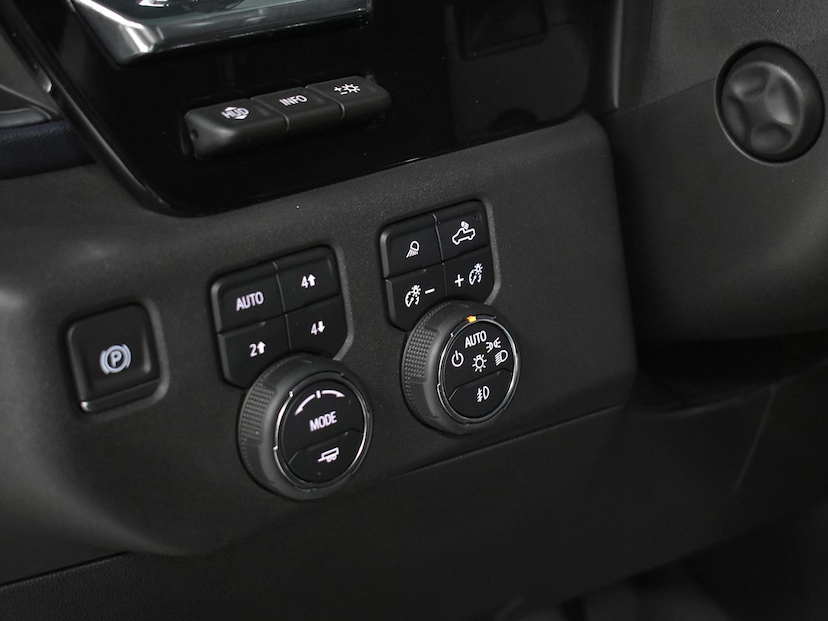 Foto do veículo CHEVROLET SILVERADO  HIGH COUNTRY 5.3 V8 AWD AUT. 2024 18.690 KM 395.000,00