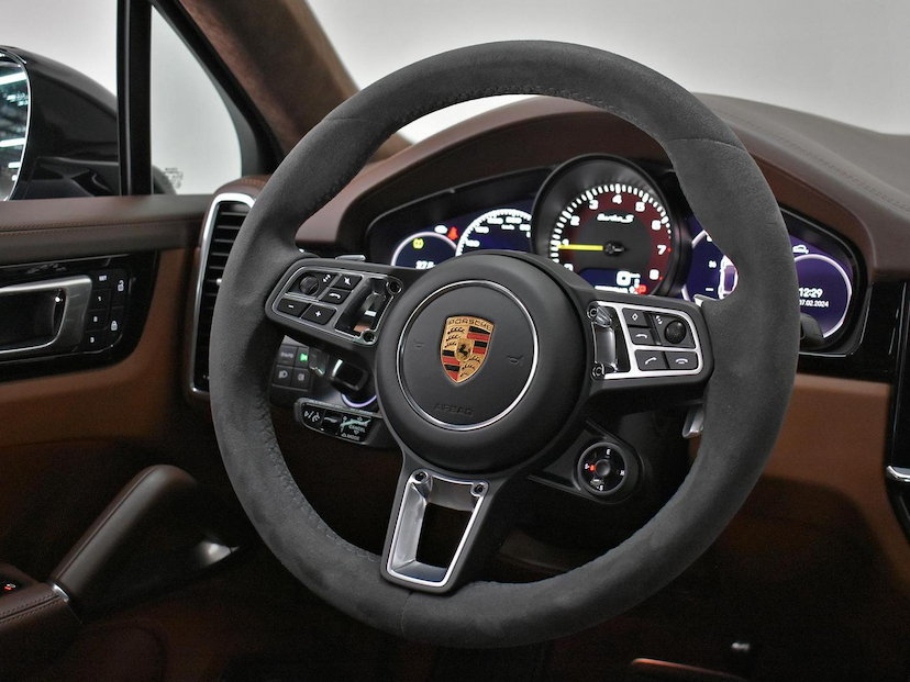 Foto do veículo PORSCHE CAYENNE  COUPE TURBO S E-HYBRID 4.0 2023 15.895 KM 930.000,00
