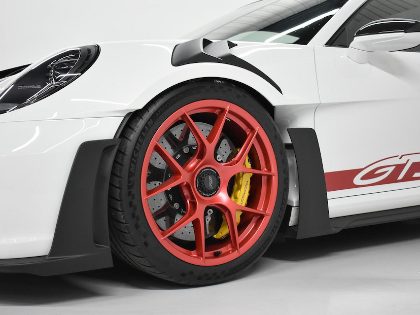Foto do veículo PORSCHE 911  GT3 RS 2024 4.175 KM 3.500.000,00