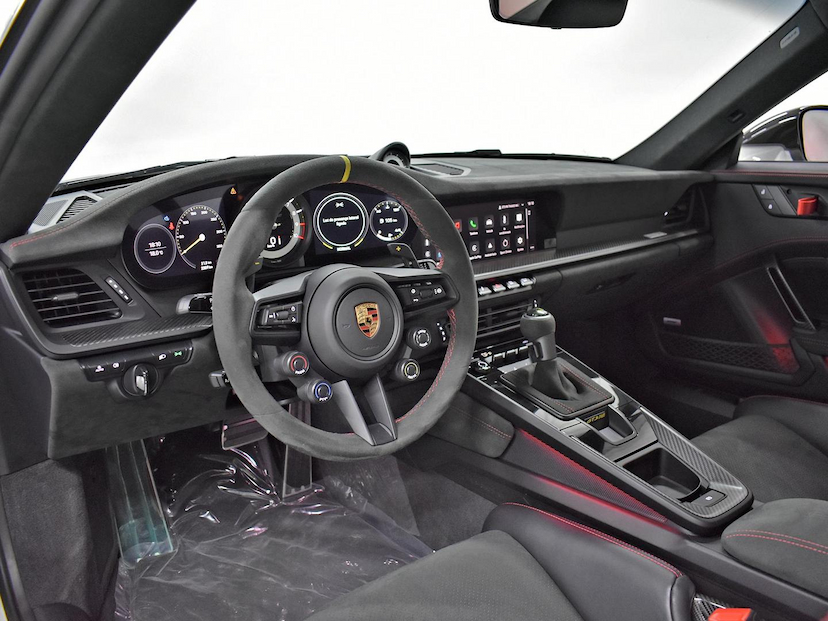 Foto do veículo PORSCHE 911  GT3 RS 2024 4.175 KM 3.500.000,00