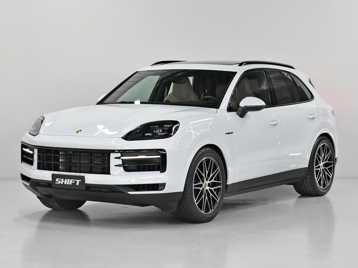 Foto do veículo PORSCHE CAYENNE  3.0 V6 (HÍBRIDO) 2024/2024 7.670 KM R$ 795.000,00