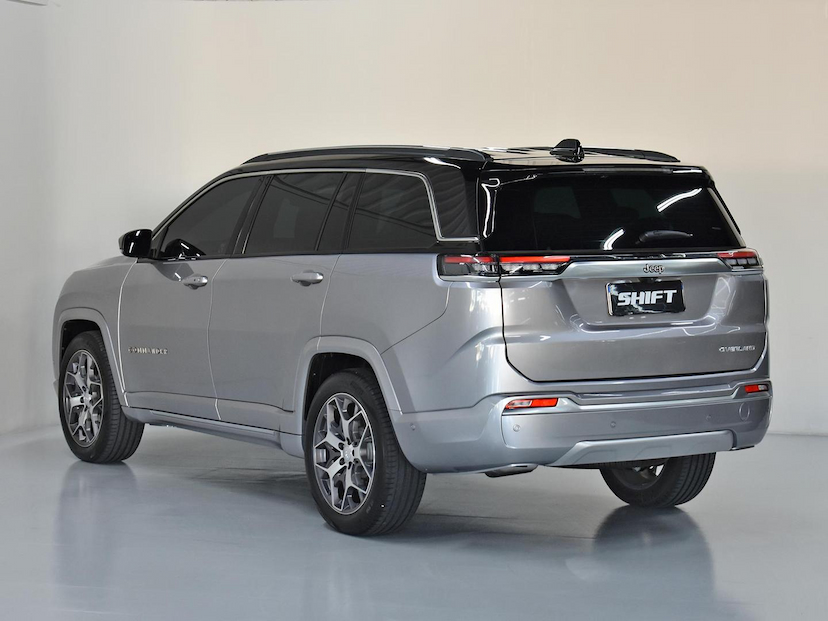 Foto do veículo JEEP COMMANDER  OVERLAND T270 1.3 TB FLEX AUT 2023 23.955 KM 180.000,00