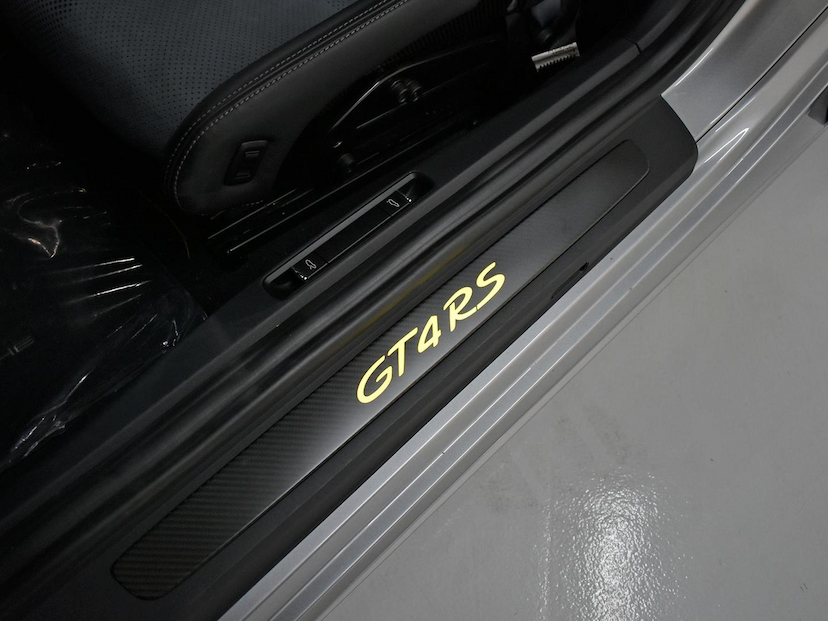 Foto do veículo PORSCHE 718  CAYMAN GT4 RS 4.0 500CV 2024 4.340 KM 1.750.000,00