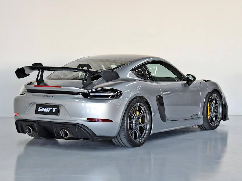 Foto do veículo PORSCHE 718  CAYMAN GT4 RS 4.0 500CV 2024 4.340 KM 1.750.000,00