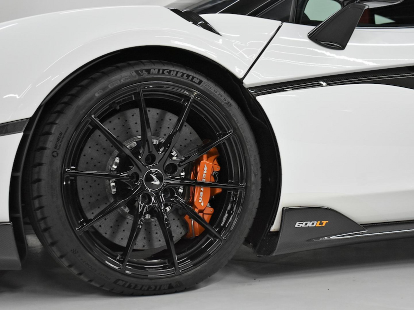 Foto do veículo MCLAREN 600LT  COUPE 3.8 BI-TURBO V8 2019 7.375 KM 2.800.000,00