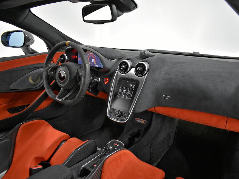 Foto do veículo MCLAREN 600LT  COUPE 3.8 BI-TURBO V8 2019 7.375 KM 2.800.000,00
