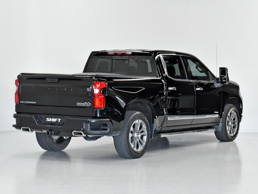 Foto do veículo CHEVROLET SILVERADO  HIGH COUNTRY 5.3 V8 AWD AUT. 2024 43.420 KM 395.000,00