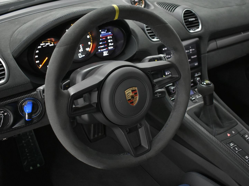 Foto do veículo PORSCHE 718  CAYMAN GT4 RS 4.0 500CV 2024 5.895 KM 1.750.000,00