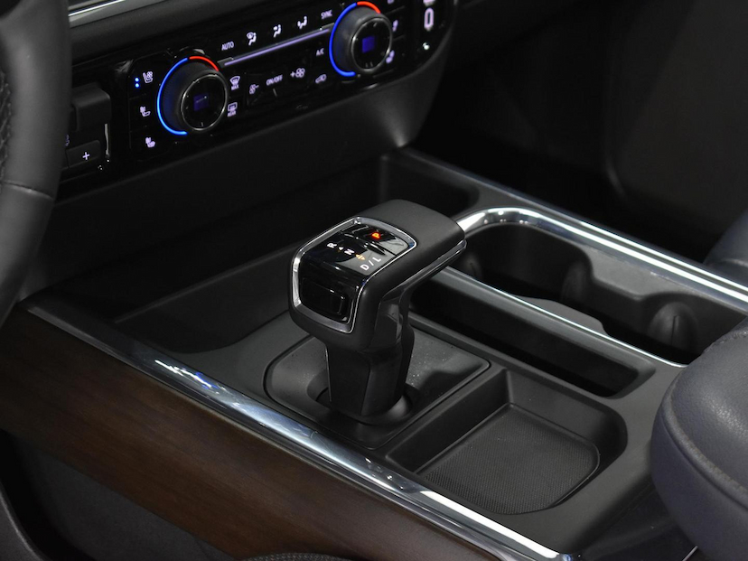 Foto do veículo CHEVROLET SILVERADO  HIGH COUNTRY 5.3 V8 AWD AUT. 2024 24.930 KM 409.000,00