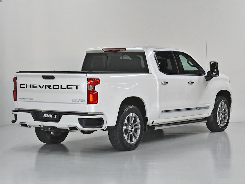 Foto do veículo CHEVROLET SILVERADO  HIGH COUNTRY 5.3 V8 AWD AUT. 2024 24.930 KM 409.000,00