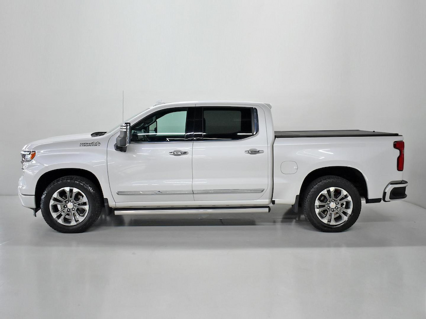 Foto do veículo CHEVROLET SILVERADO  HIGH COUNTRY 5.3 V8 AWD AUT. 2024 24.930 KM 409.000,00